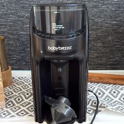 Black Baby Breeza Formula Pro with WiFi