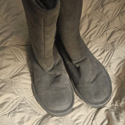 Women's Boots Size 7.
