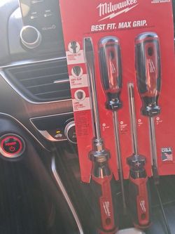 New set of 4 Milwaukee screwdriver set