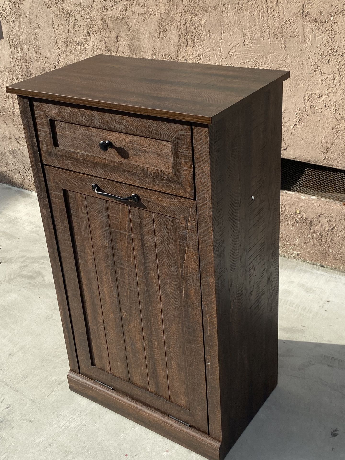 SinCiDo Kitchen Tilt Out Trash Can Cabinet, 10 Gallon Farmhouse Wooden Trash Garbage Can with Drawer