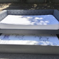 ••••Twin Bed With Mattress ••••