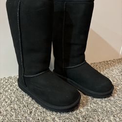 Youth Size 1 UGGS (BRAND NEW) 