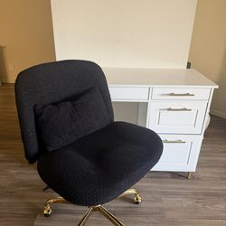 Black Wide Seat Bouclé Office Chair