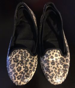 Betsy Johnson leopard sequined flats excellent condition