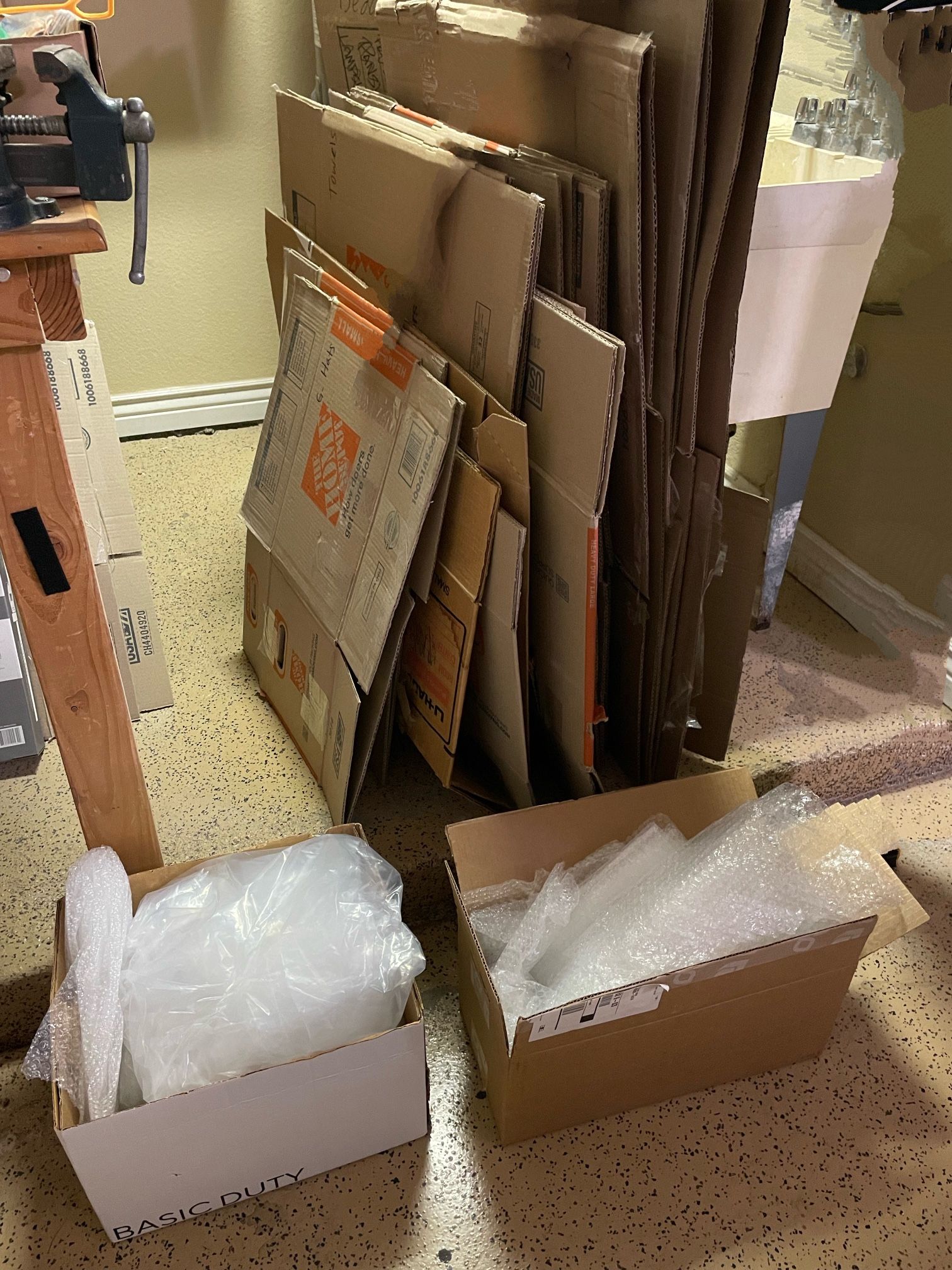 Free Moving Boxes: 2 XL, 4 L and a TV box left