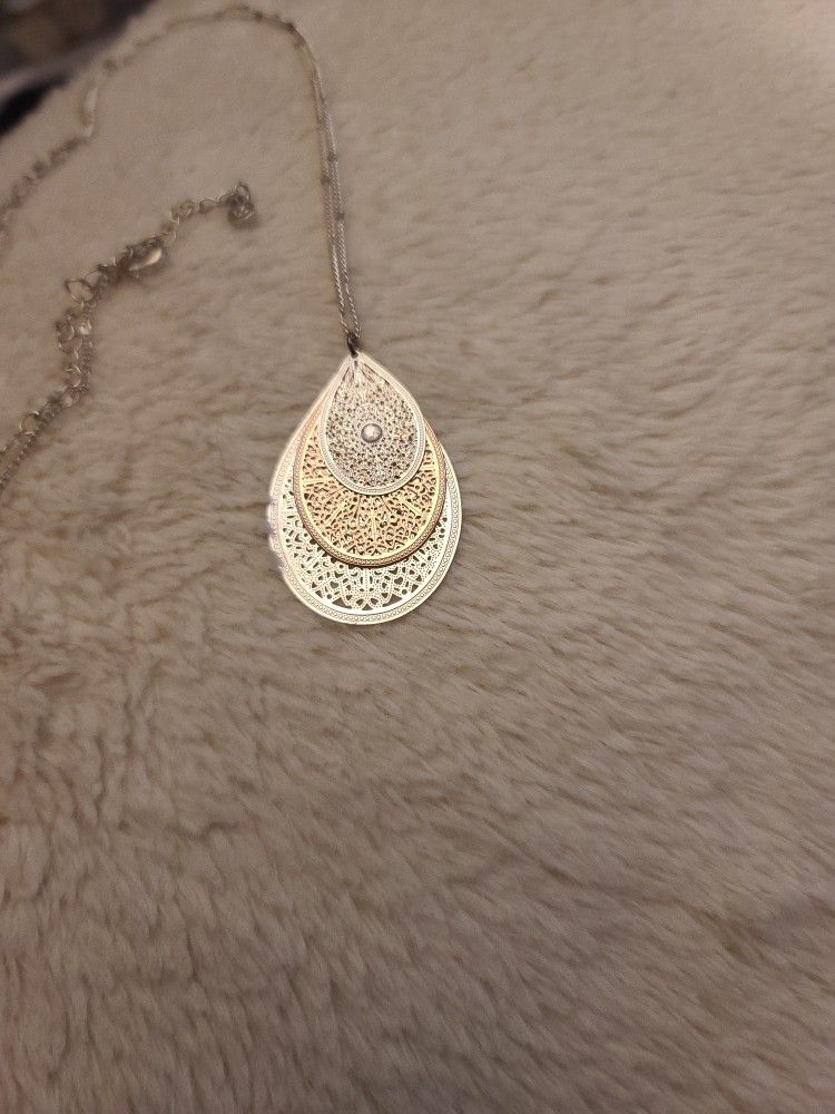 Liz Claiborne Necklace Delicate Silver Tone 3 Laser Cut Teardrop Pendants