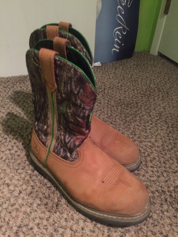 Women's John Deere Camo Boots