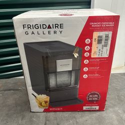 Frigidaire Countertop Ice Machine 44 lb Daily Ice Maker 3 lb Storage EFIC165-Black