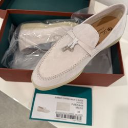 Women’s summer charm walk loafer powder pearl suede