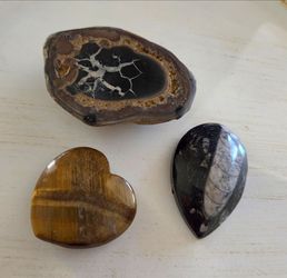 Tiger’s Eye Heart & Fossil Stone Set – 3 Pieces