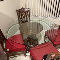 Round Dining Room Table and Chairs 