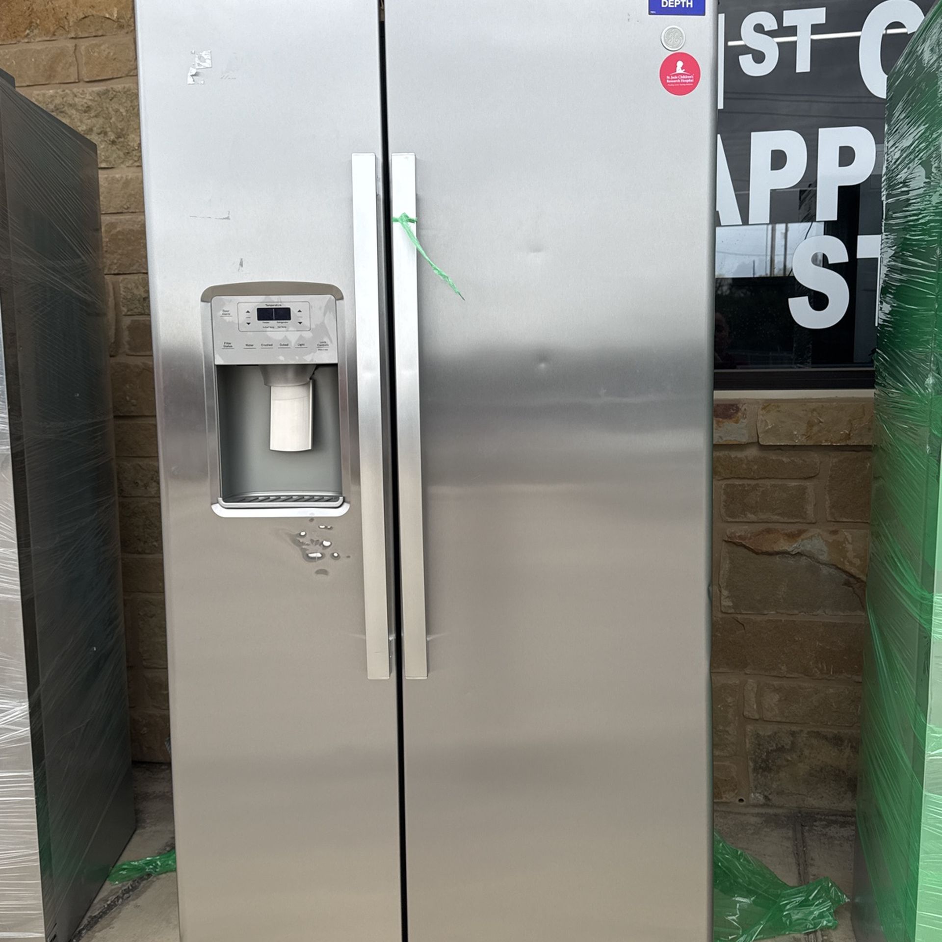 GE side By Side Refrigerator