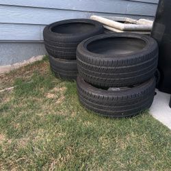 19 In Tires 245/40ZR19 98W