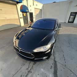 Tesla Model S Performance 85 Free Supercharger 
