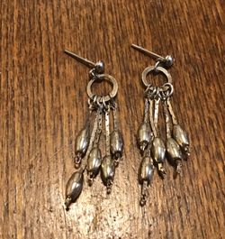 Earrings dangly silver tone