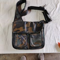 Wilson's Leather Camp Messenger Bag