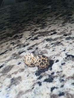 10 k nugget earrings