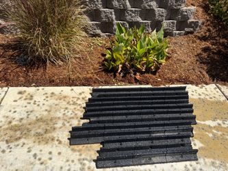 4ft*3in Black Rubber landscape edging section with stakes