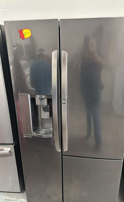LG Side‑by‑Side Fridge – Black Stainless, Ice/Water Dispenser
