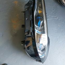 2020 BMW  X7 LEFT  LAZER HEADLIGHT 
