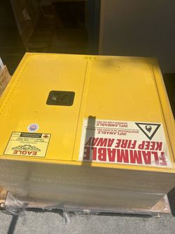 Flammable cabinet