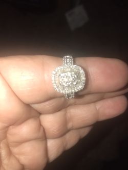 Beautiful White gold and diamond ring
