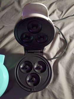 Mini waffle and donut maker