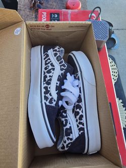Brand New Girls Van's Size 12(kids)