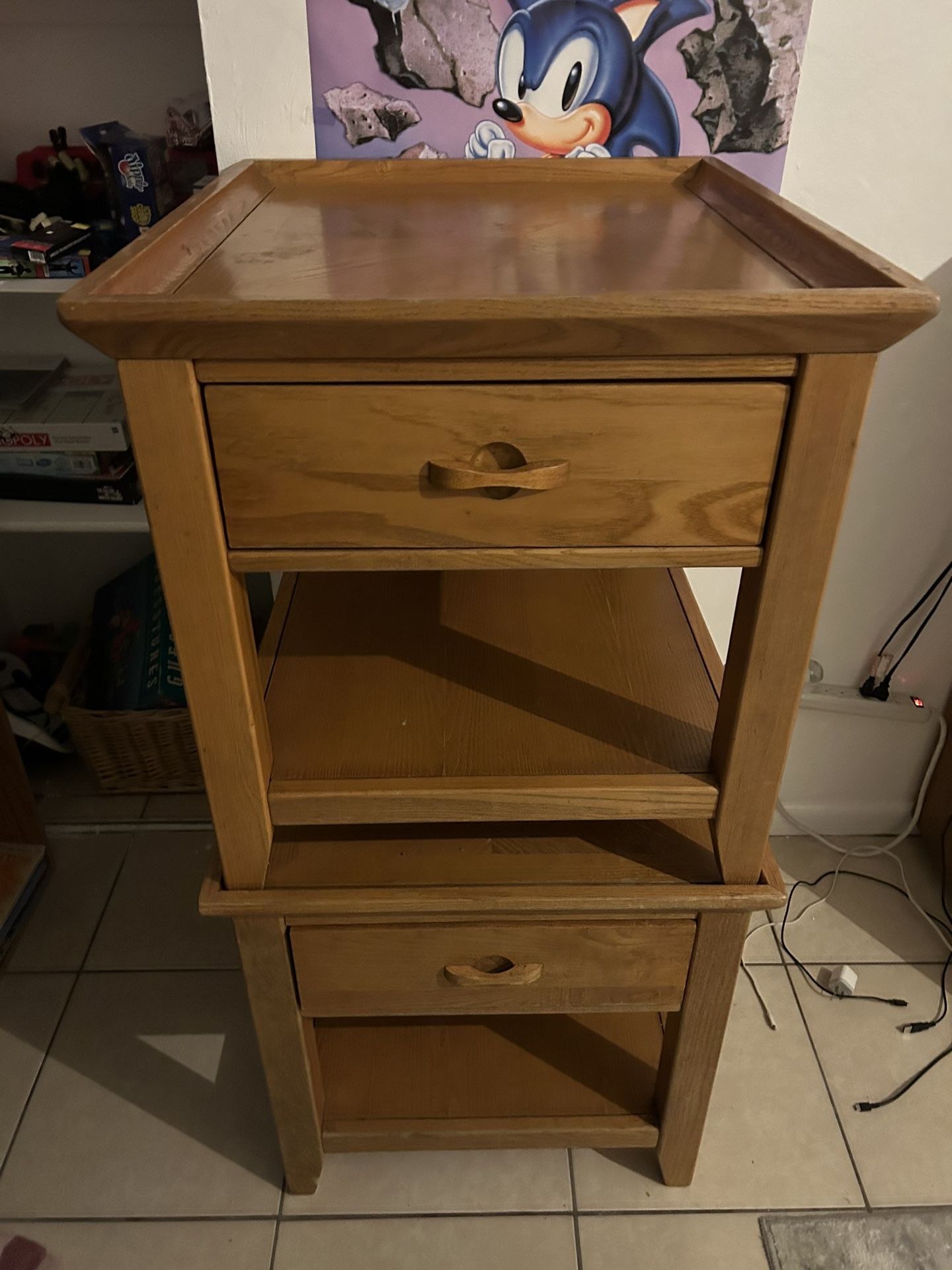 2 Nice End Tables 100$