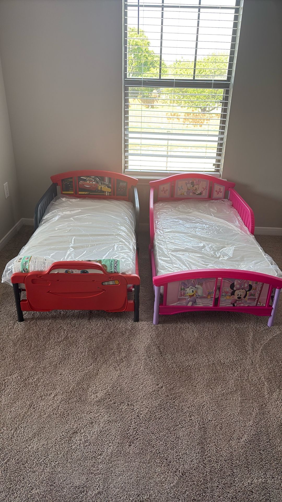 Kars and MINNIE TODDLER BED W/ MATTRESS