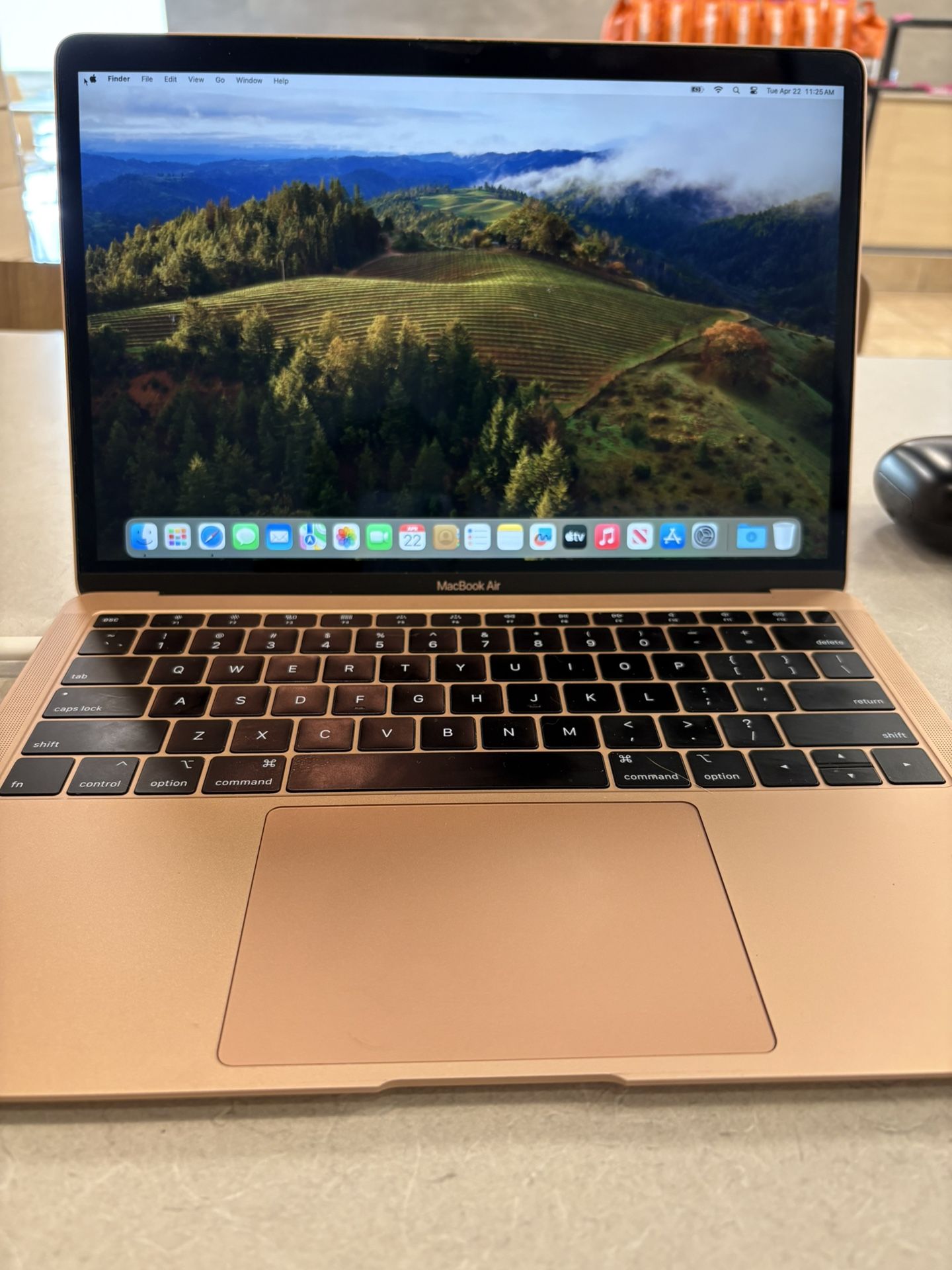 MacBook Air 13 inch 2019 for sale .. i5 cpu 8 gb ram .. I added a video to show wifi connection .. sound and no iCloud account