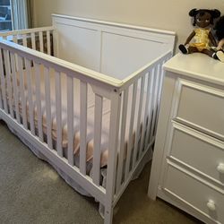Crib with memory foam mattress