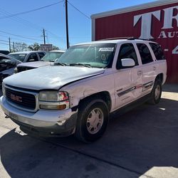 2002 GMC YUKON FOR PARTS!