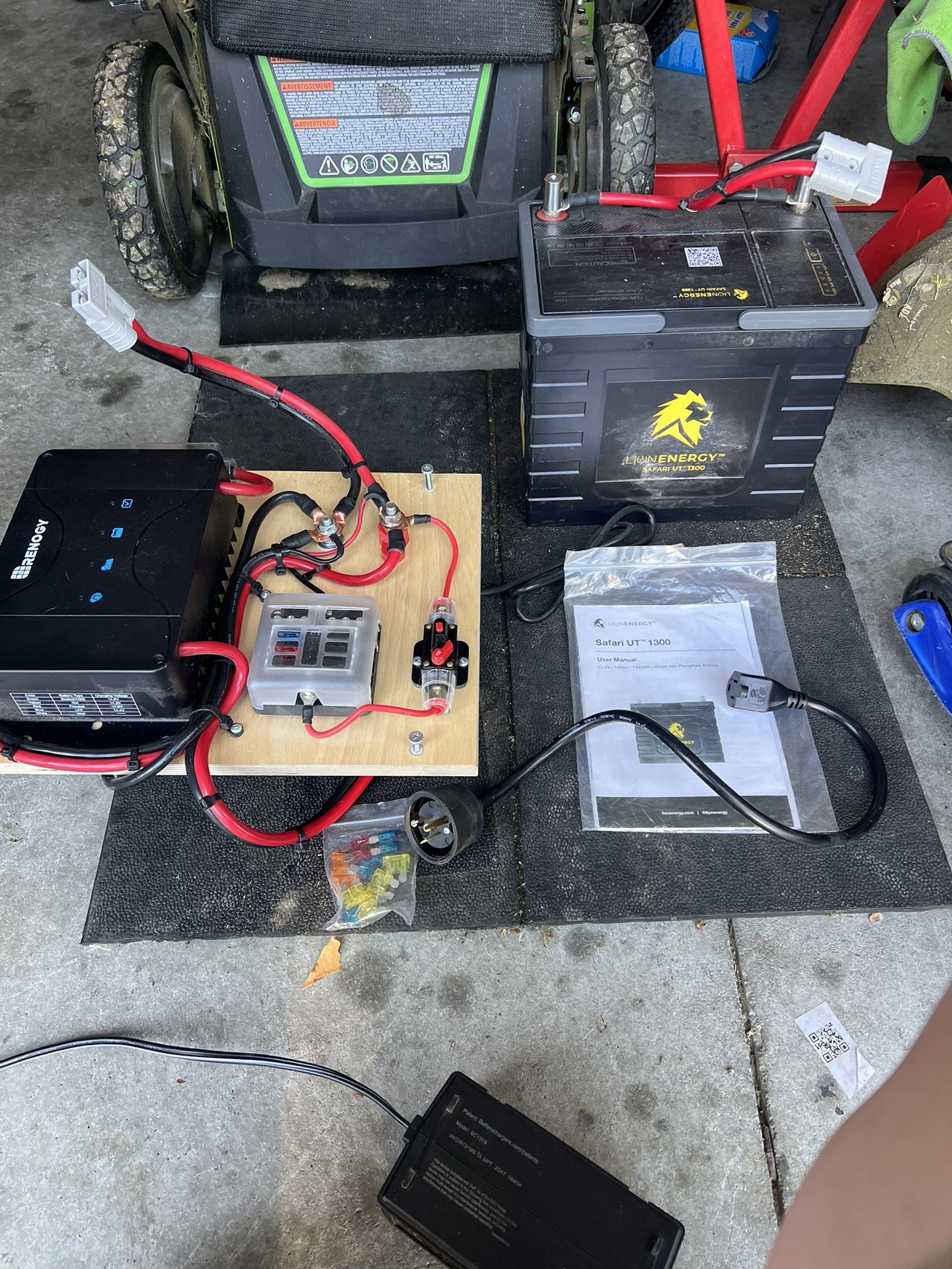 LiOn Energy Safari UT 1300 12V 105Ah Lithium Iron Phosphate (LiFePO4) Battery and Renogy DCDC MPPT Setup