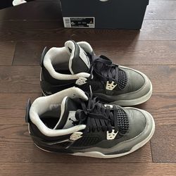 Nike Air Jordan 4  Retro