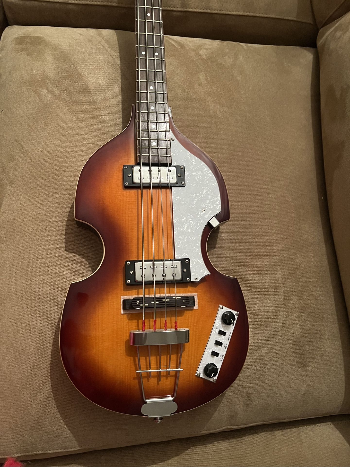 Hofner Ignition Series Short-Scale Violin Bass Guitar Sunburst