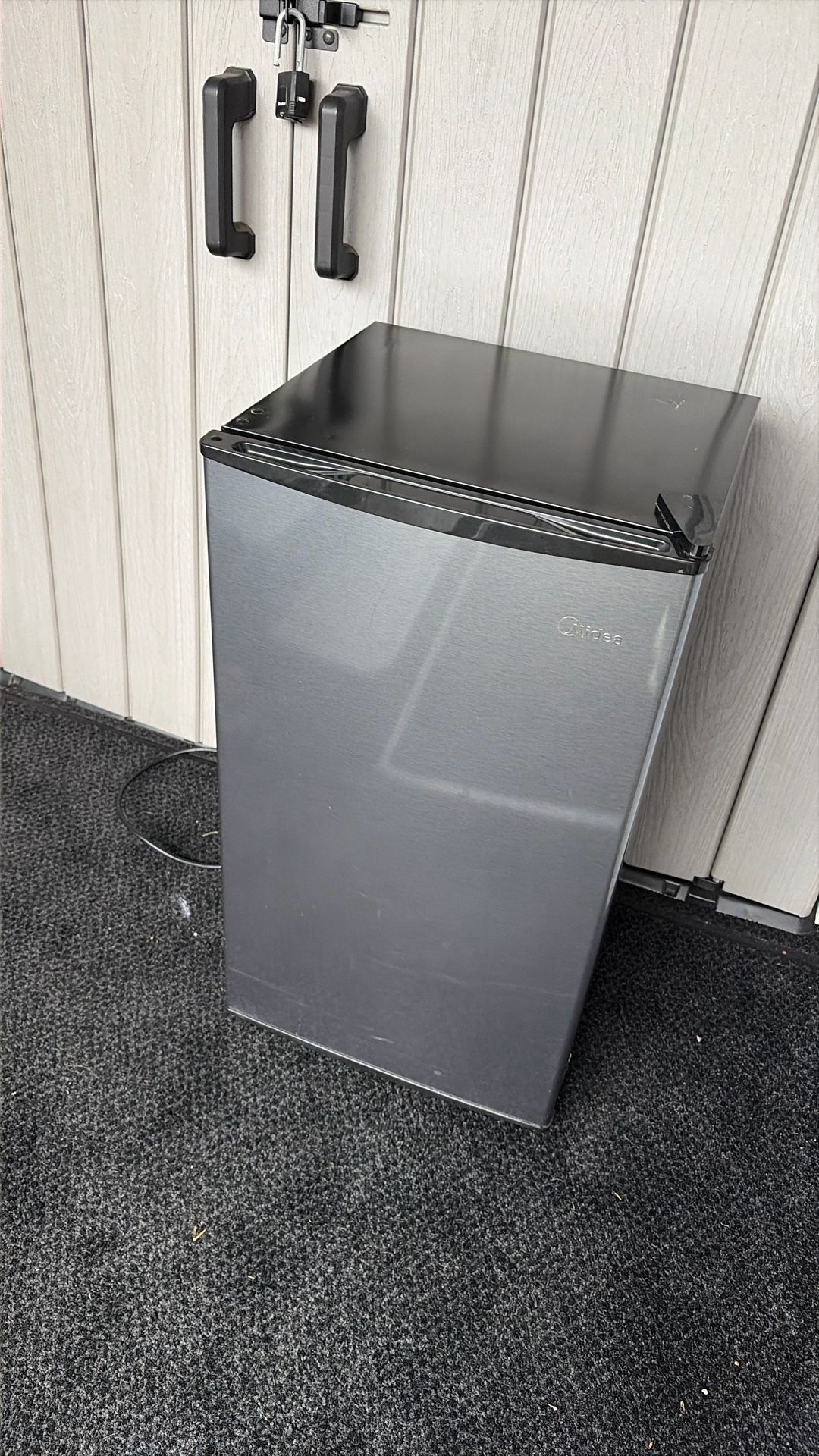 Midea Compact Refrigerator 