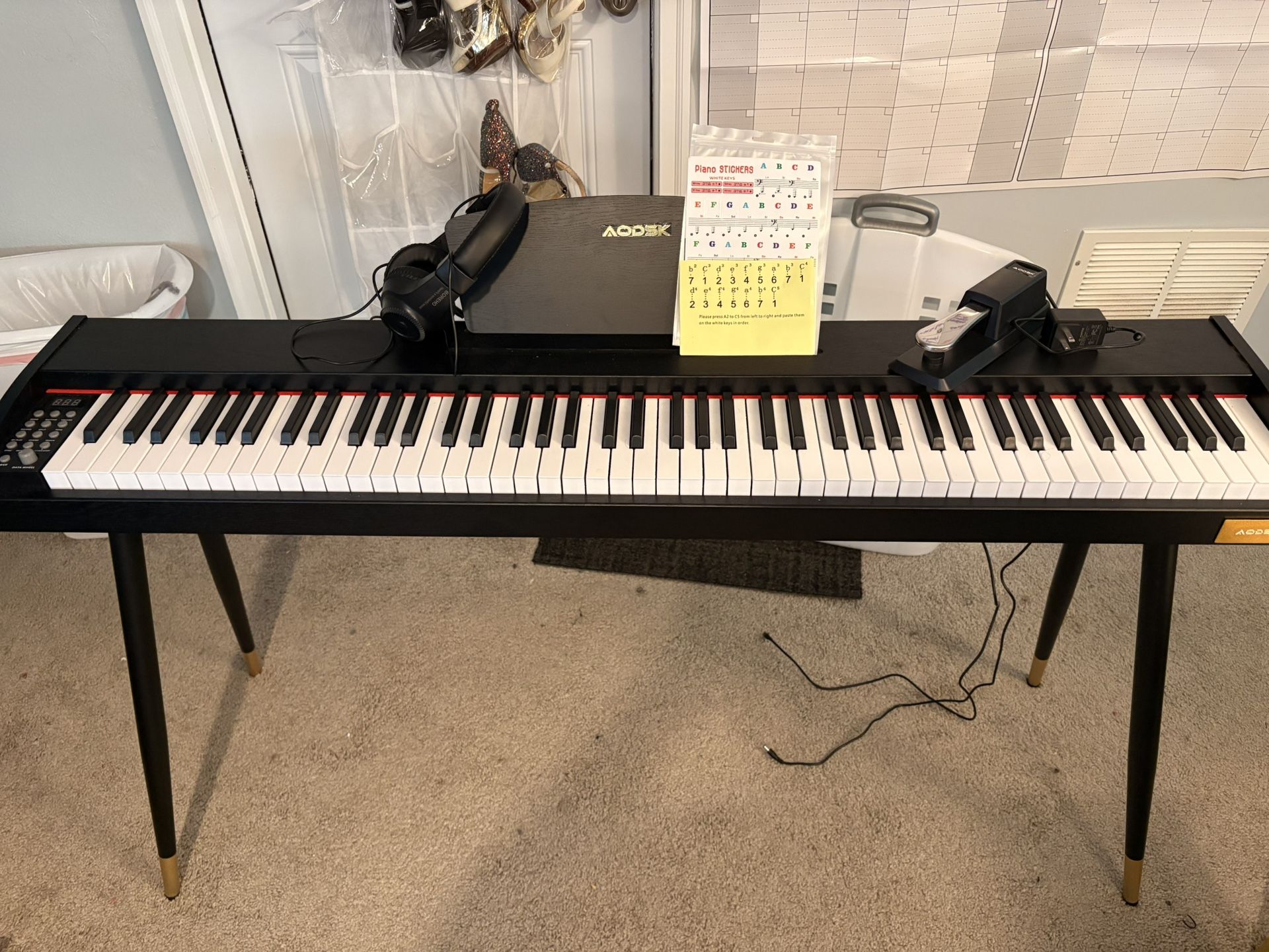 AODSK Beginner Digital Piano 88 Key Keyboard,Full-size Electric Piano for Beginners,with Sheet Music Stand,Pedal,Power Adapter,Headphone Mode,USB-MIDI