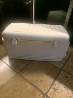 Igloo ice chest cooler