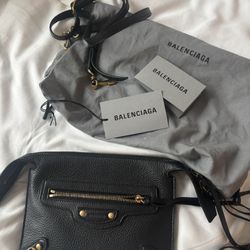  Balenciaga Grained Calfskin Neo Classic Gold Hardware Multipouch Black,  Balenciaga small black bags