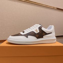 Louis Vuitton Men’s Sneaker With Box New 