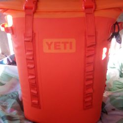 Yeti Hopper® M20 Soft Back Pack Cooler In King Crab Orange 