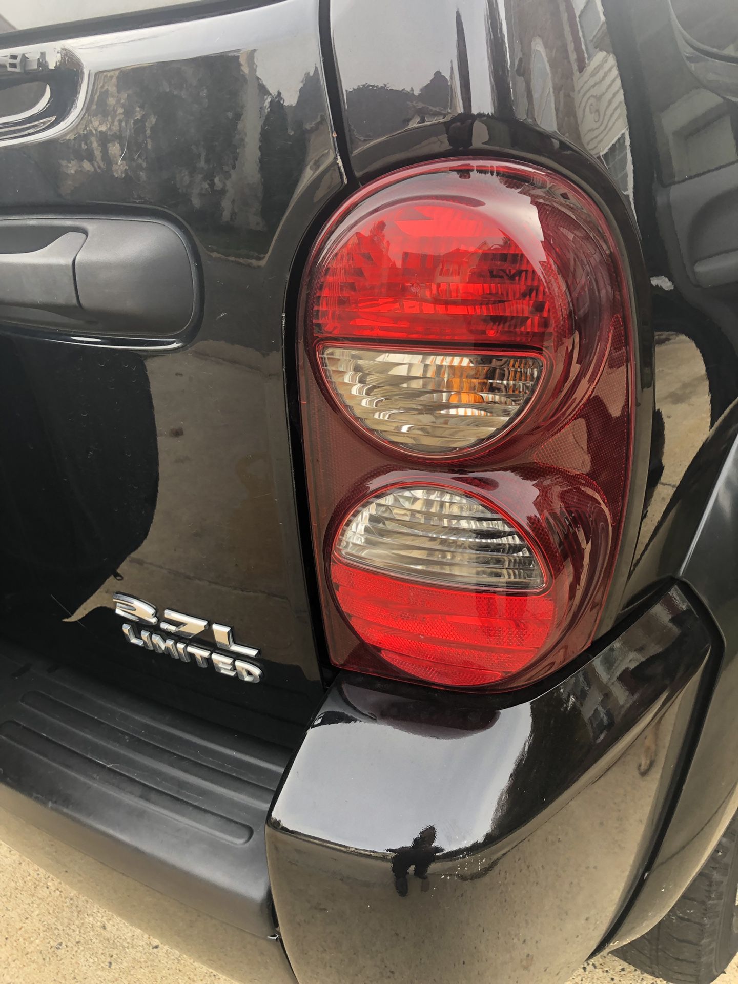 OEM Jeep Liberty right side tail light 2095 2006 2007 $50