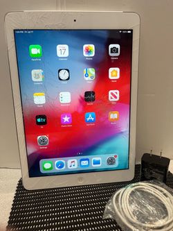 Apple iPad AIR 1 16GB 9.7” Wi-Fi + UNLOCKED Silver  complete with lightning and Charger BAD SCREEN