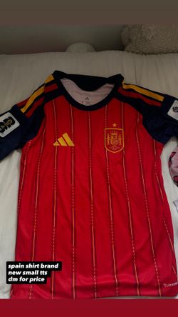 spain jersey size small true to size (no name in back)
