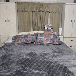 Bedroom Set w/ Storage & Dresser