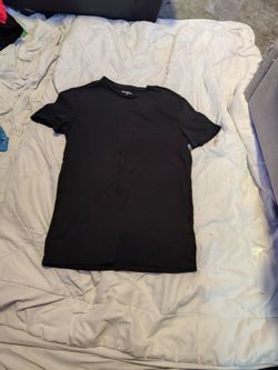 Small black t shirt