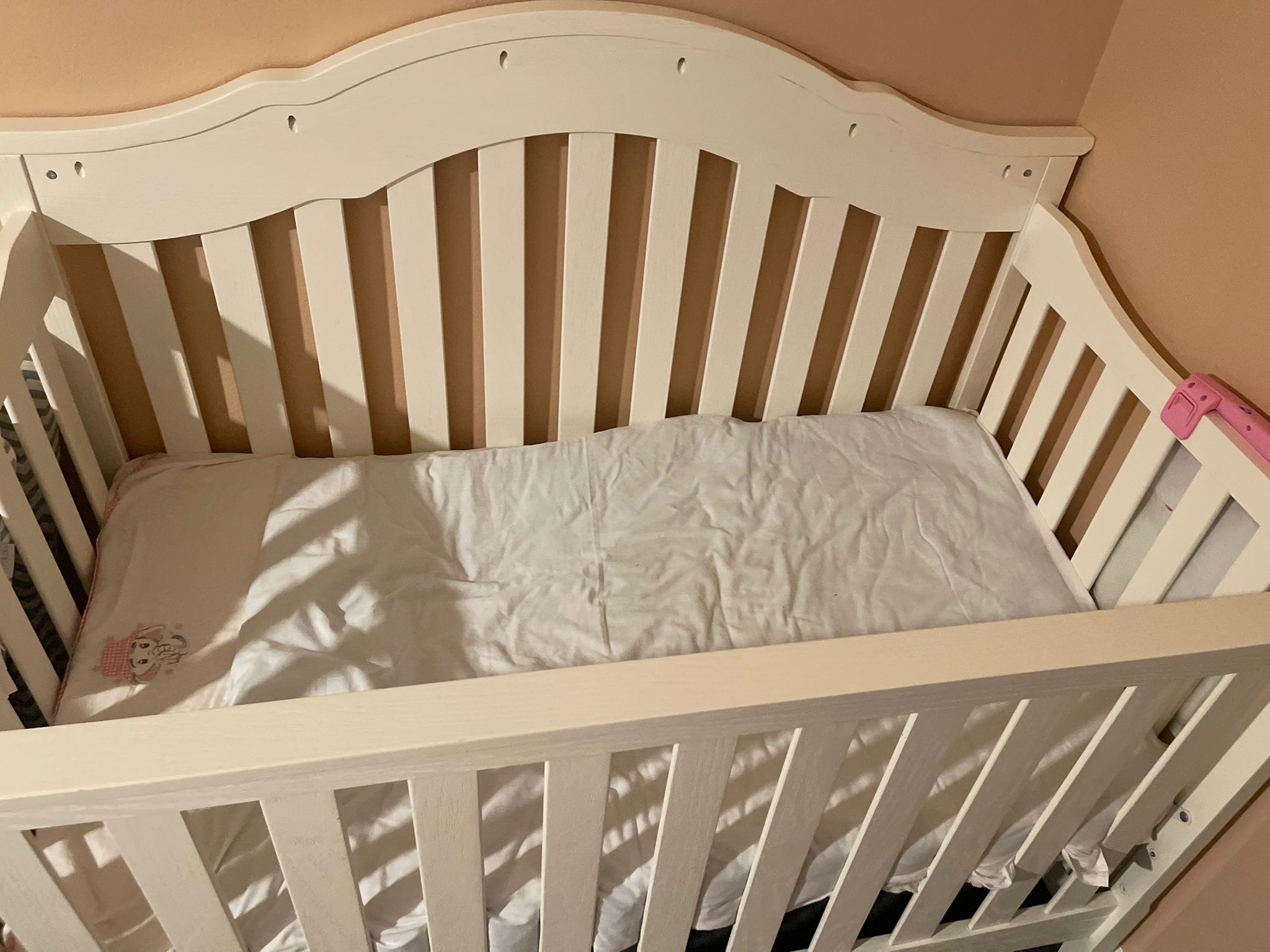 DaVinci Charlie 4-in-1 Convertible Crib