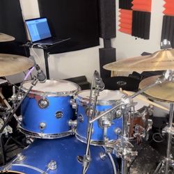DW performance 4 piece drum set