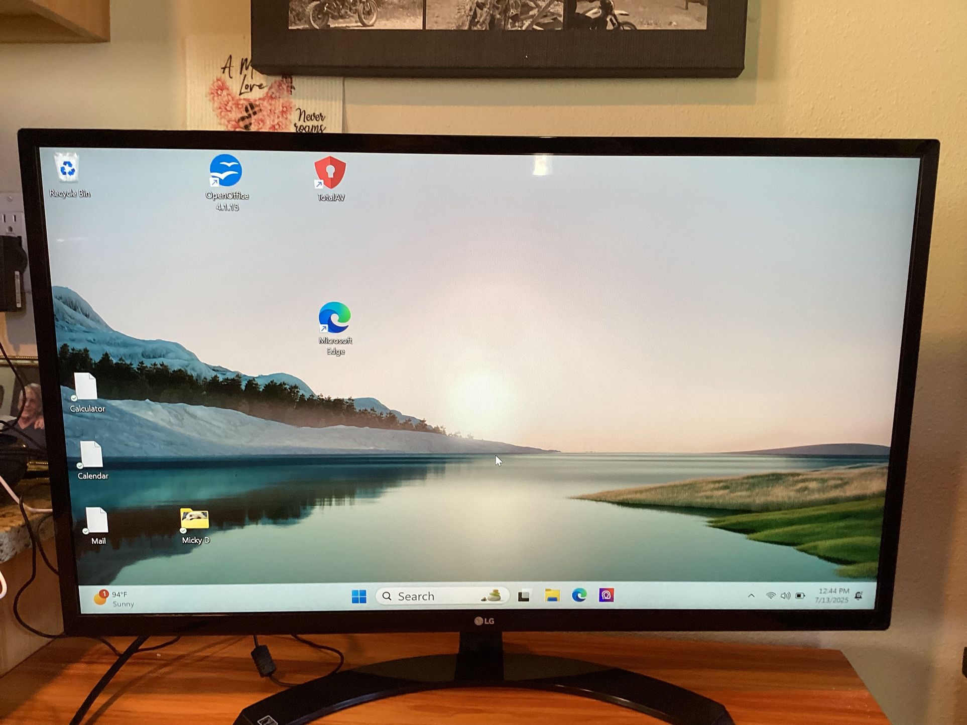 32 In” LG Monitor